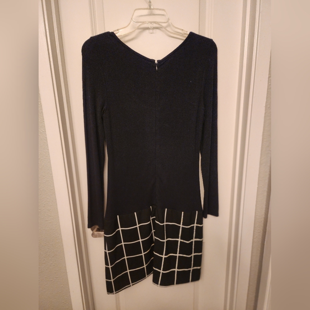 BANANA REPUBLIC Drop Waist Black and White Long Sleeve Dress. SIZE 2